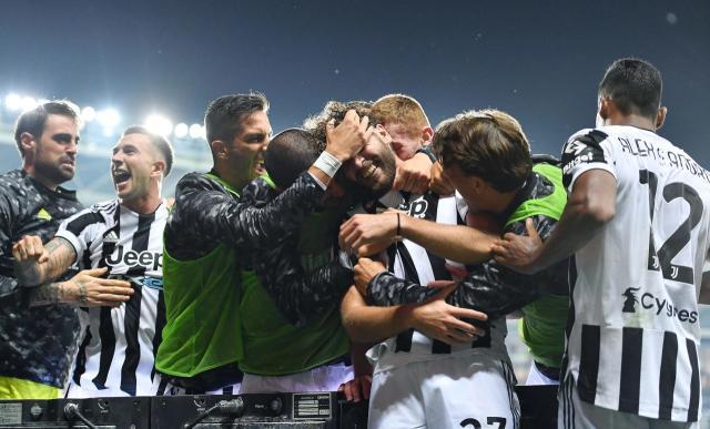 1633219325324000686.jpg Manuel-Locatelli-celebs.jpg